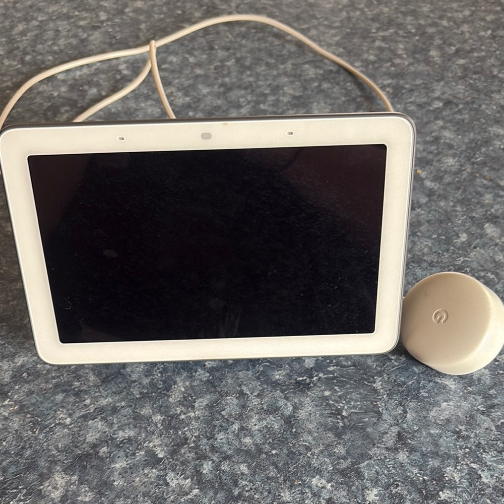 Google Smart Display with Voice Assistant - White